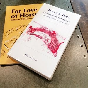 🛍 • Set of 2 Books for the reading enthusiast